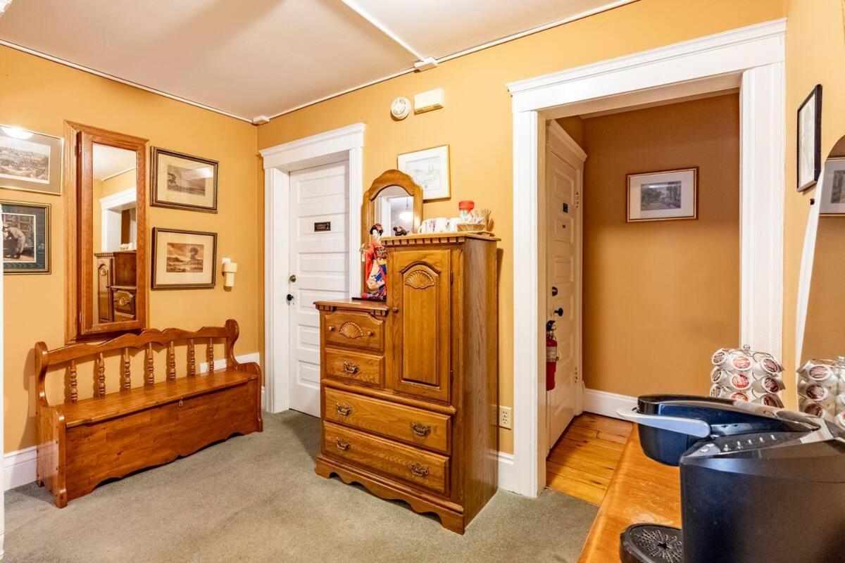 Ye Olde Walkerville Bed & Breakfast Windsor Buitenkant foto